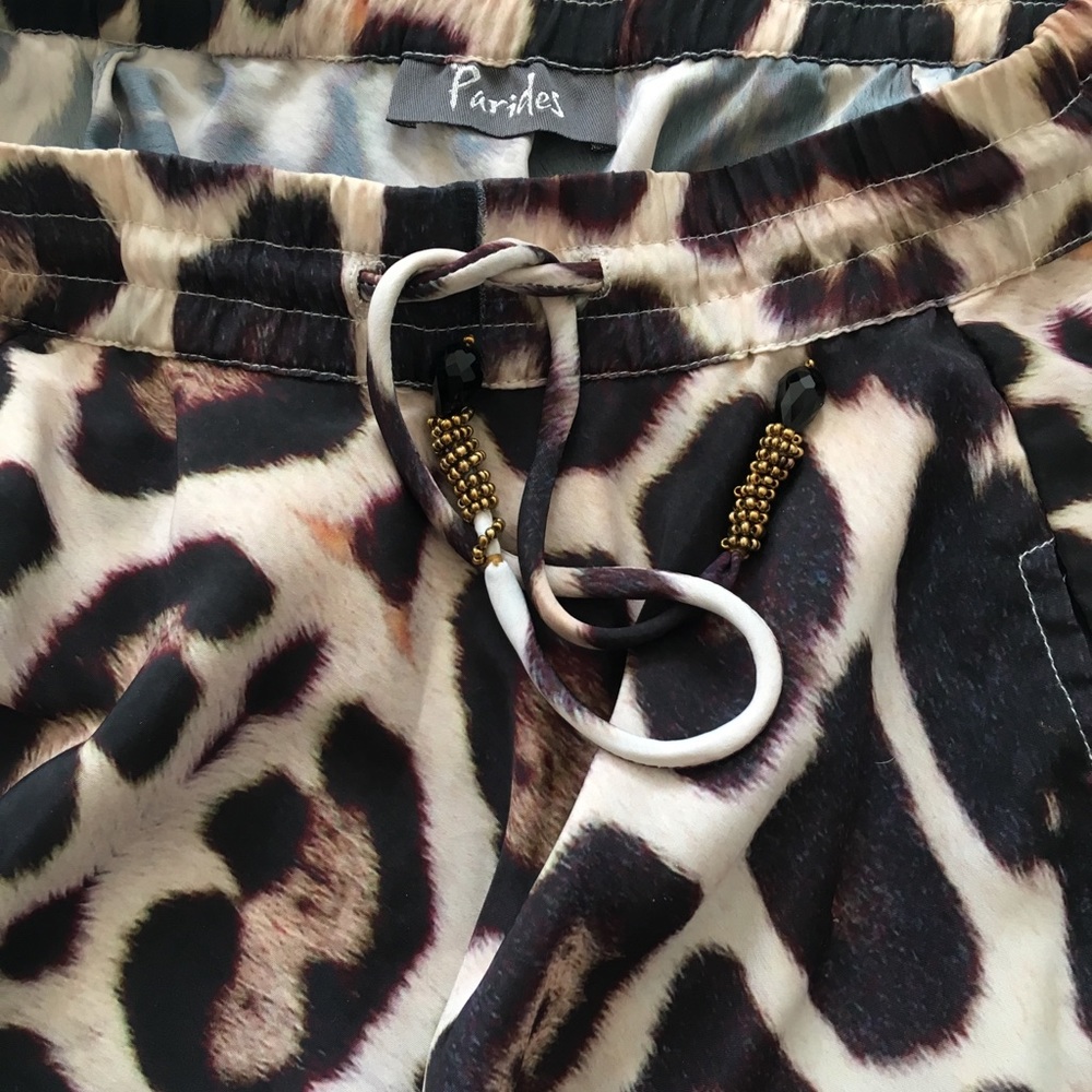 Parides high low leopard skirt